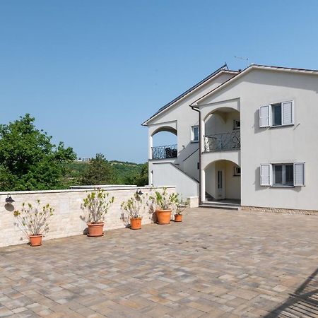 Villa Vires Лабин Екстериор снимка